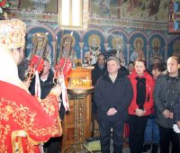 05.01.2016-Претседателот Иванов, сопругата г-ѓа Маја Иванова и синот Иван денеска присуствуваа на одбележувањето на празникот „Свети Наум Охридски Чудотворец“ во манастирскиот комплекс на Попова Шапка.